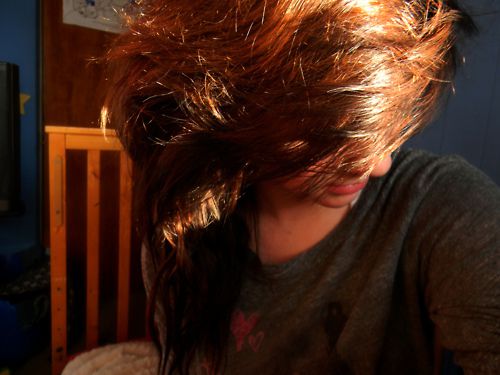 čist take lase mam js...v senci rjave,na soncu pa zlatkasto rdeče...