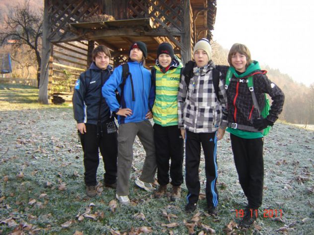 od leve prot desni: Jan,Lovro,Tadej, moj tečn bratc Nik pa moj bratranc Žigaa : D