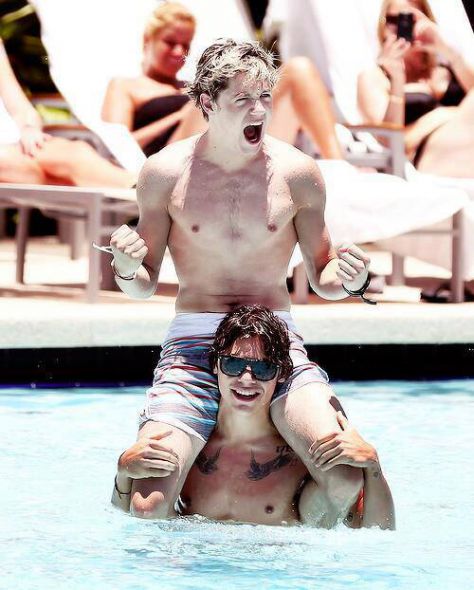 Harry & Niall take Miami