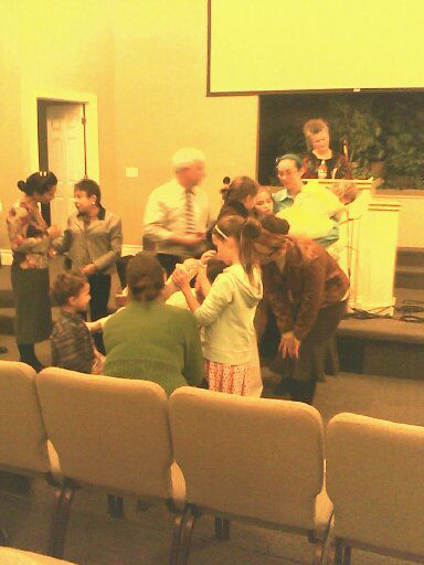 kids praying at church