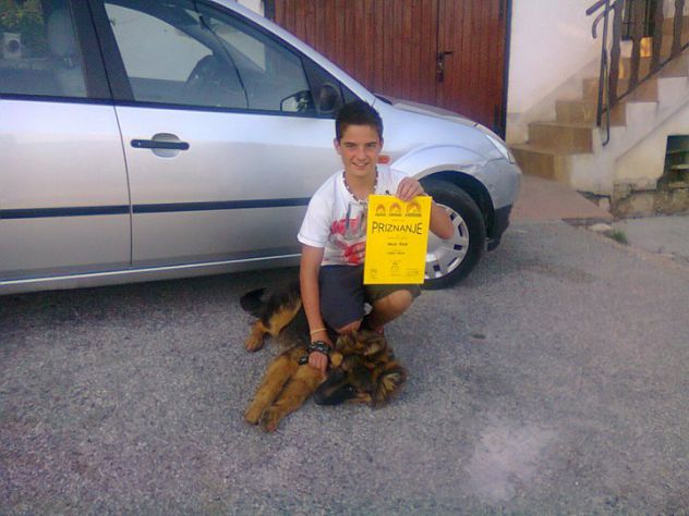 tuki star 13 let-dobil priznanje za tekmovanje s psom...;)
