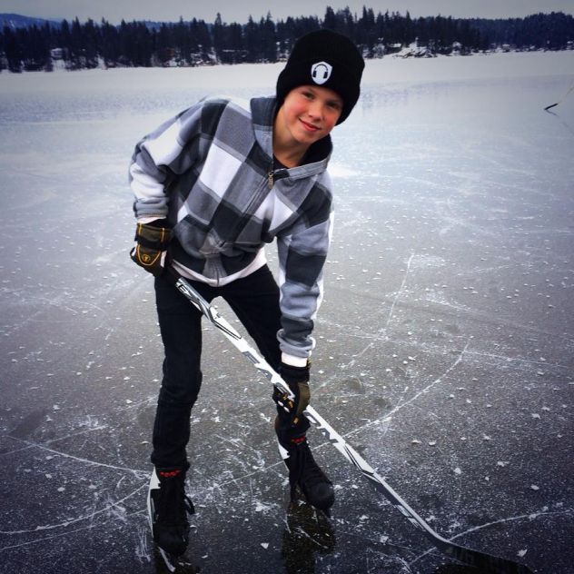 Who wants to play some hockey?!