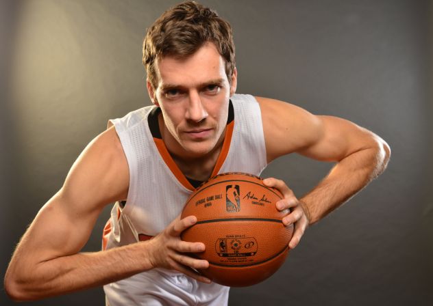 Dragič je začel svojo NBA karjero v klubu Phoenix Suns.