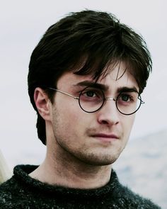 To sem jaz, Harry James Potter. Sem pravi lepotec, pa tudi pogumen sem. Zmeraj sem za pustolovščine.