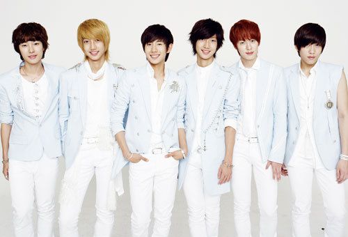 Korean Pop skupina Boy Friend (Jeong Min,Young Min,Minwoo,Kwang Min,Dong Hyun in Hyunseong)