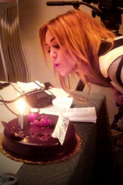 Miley's awesome birthday cake ♥♥♥♥♥♥♥♥♥