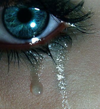 Če utrne se ti solza, naj ne sproži jo trpljenje, naj to bo solza sreče, ki prinaša jo življenje^^