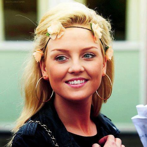 Perrie :) ♥ she's a lot prettier without make up (: I don't love her as much as Eleanor and Danielle but I still respect her :*