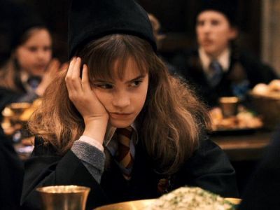 Emma Watson (Hermiona Granger) v filmu Harry Potter in kamen modrosti.