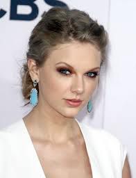 SHE IS SO pretty,talented...and i don't care what directioners have to say abaut her!