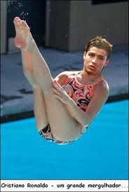 Ronaldo res dobro skače s bikini kopalkami