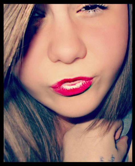 Red lips...< 3