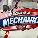 Animirani mehanik s svetlimi lasmi v delovni obleki ob promocijskem napisu Become a Mechanic