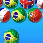 Igra Bubble Shooter World Cup z nogometnim stadionom v ozadju in barvnimi žogami z zastavami držav