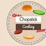 Logotip Chopstick Cooking obdan s hrano, kot so zrezek, korenje in paradižnik