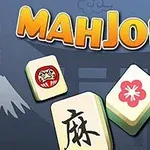 Mahjong igra s tremi ploščicami in oranžnim logotipom na sivem ozadju