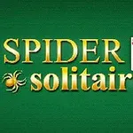 Logotip igre Spider Solitaire z zlatim pajkom in kartami na zelenem ozadju